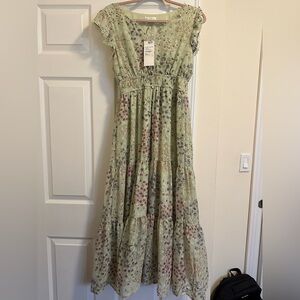 Elegant Floral Maxi Dress in Green